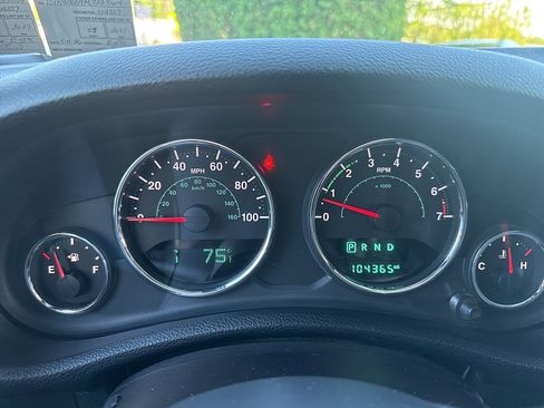 Used 2015 Jeep Wrangler Unlimited Sahara w/ Connectivity Group AWD/4WD image 29