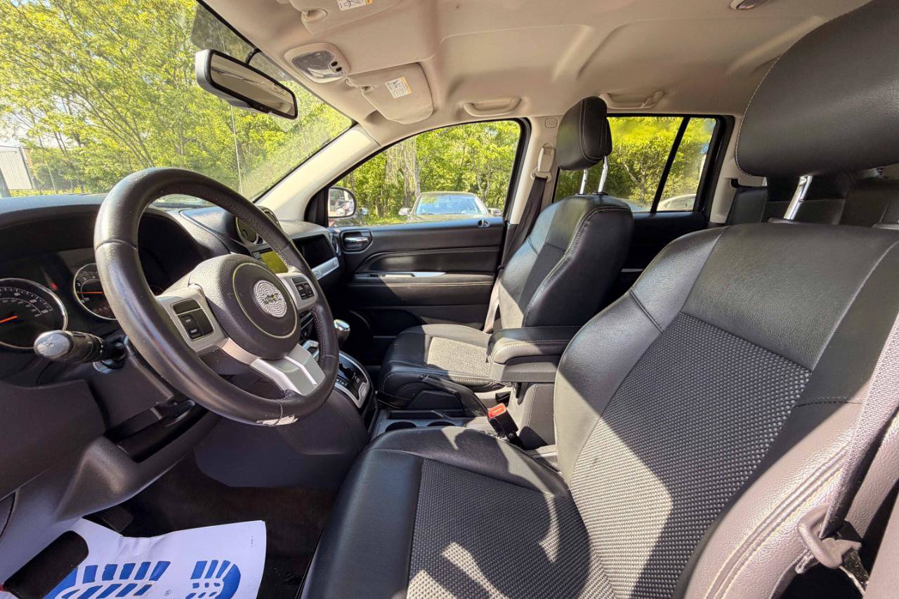 Used 2017 Jeep Compass Latitude AWD/4WD image 13