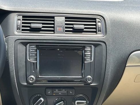 Used 2018 Volkswagen Jetta SE FWD image 18