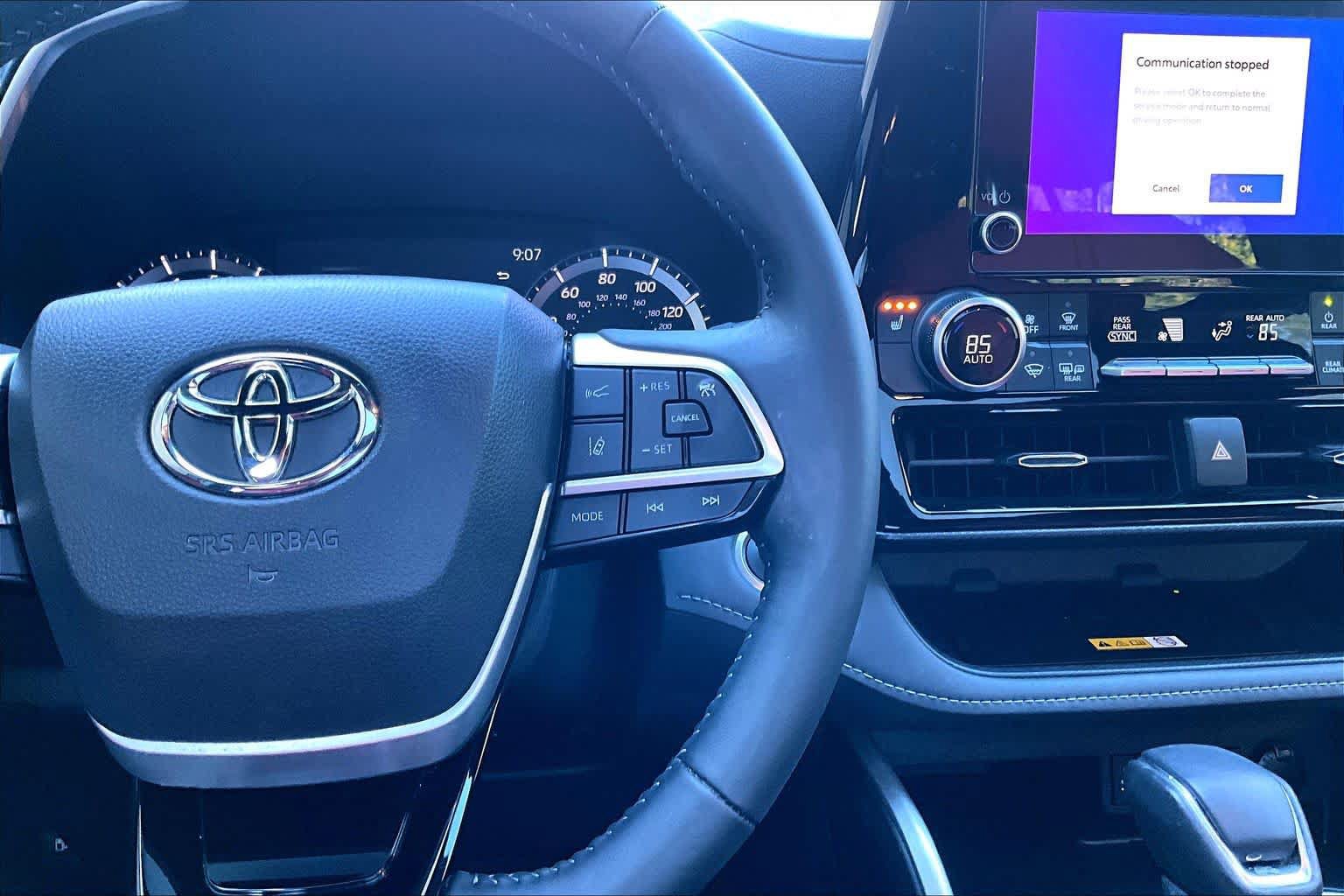 Used 2024 Toyota Highlander XSE FWD image 25