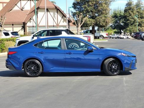 Used 2025 Toyota Camry SE image 4