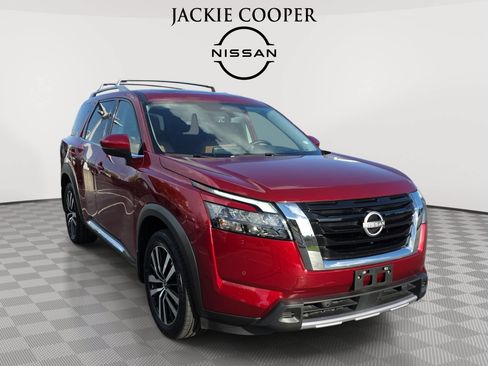 Used 2025 Nissan Pathfinder Platinum w/ Cargo Package FWD image 3