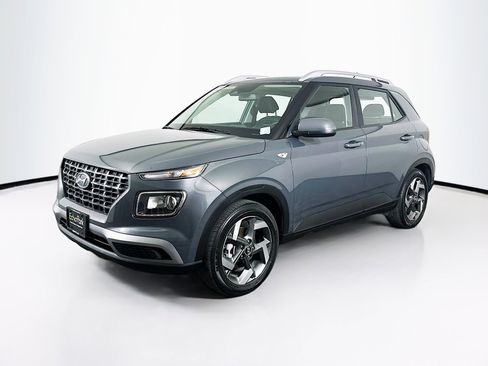 Used 2025 Hyundai Venue SEL image 3