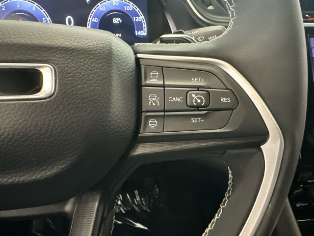 Used 2024 Jeep Grand Cherokee Altitude AWD/4WD image 16