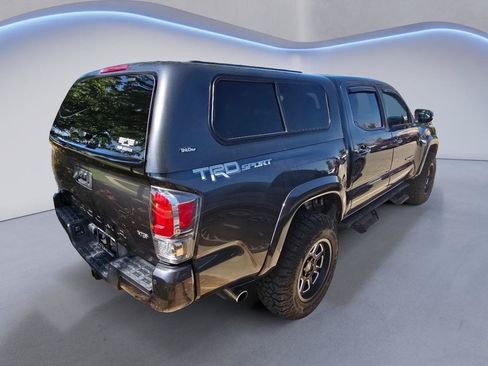 Used 2022 Toyota Tacoma TRD Sport w/ Technology Package RWD image 5