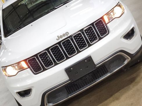 Used 2019 Jeep Grand Cherokee Limited image 19
