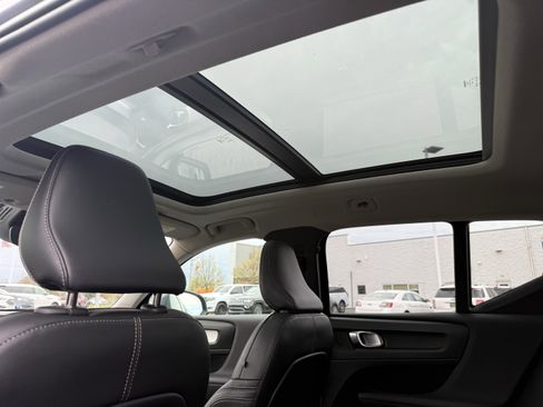 Used 2020 Volvo XC40 T5 Momentum w/ Protection Package AWD/4WD image 13