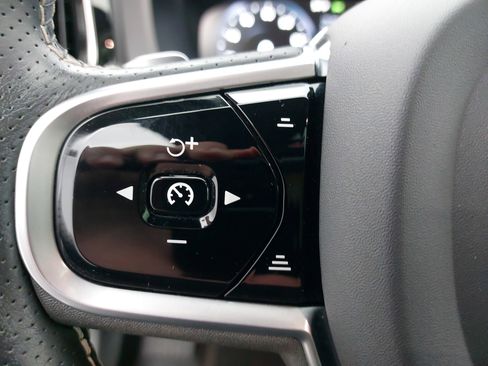 Used 2019 Volvo XC60 T6 R-Design w/ Protection Package Premier image 19