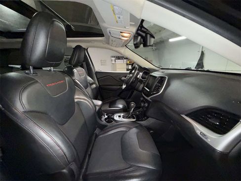 Used 2017 Jeep Cherokee Trailhawk w/ Comfort/Convenience Group image 14