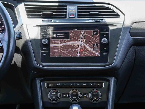 Used 2018 Volkswagen Tiguan SEL Premium FWD image 13