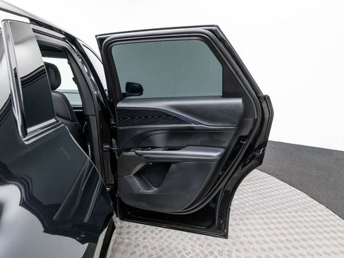 Used 2024 Cadillac Lyriq Luxury image 13