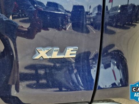 Used 2021 Toyota RAV4 XLE Premium image 32