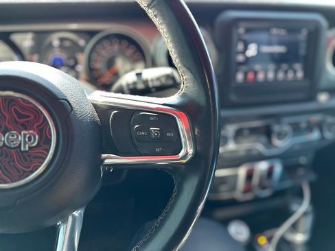 Used 2019 Jeep Wrangler Unlimited Sahara image 8