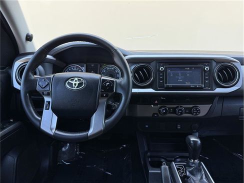 Used 2017 Toyota Tacoma SR5 w/ Tow Package RWD image 12