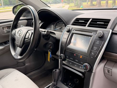 Used 2015 Toyota Camry LE FWD image 15