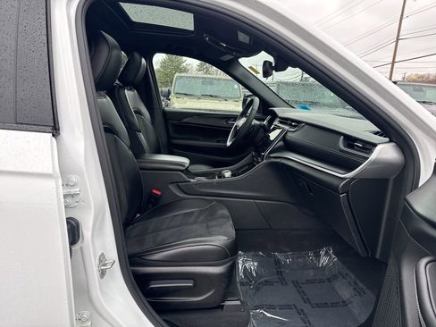 Certified 2024 Jeep Grand Cherokee Altitude image 28