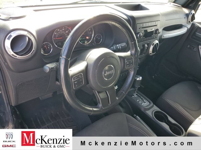 Used 2017 Jeep Wrangler Unlimited Sahara w/ Connectivity Group AWD/4WD image 6