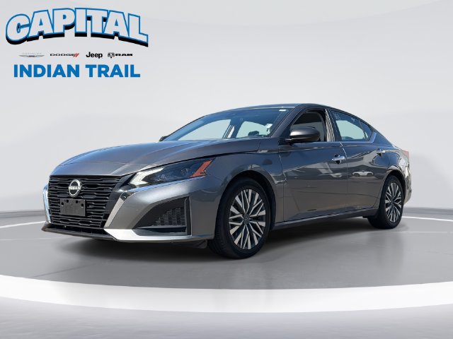 Used 2025 Nissan Altima 2.5 SV FWD image 1