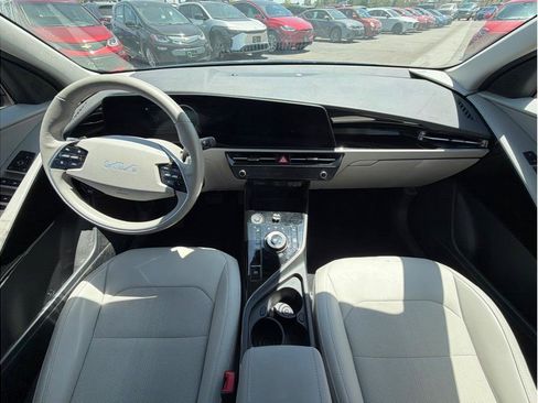Used 2023 Kia Niro Wind w/ Wind Preserve Package FWD image 5