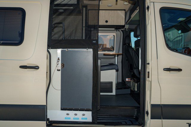 Used 2020 Mercedes-Benz Sprinter 2500 image 21