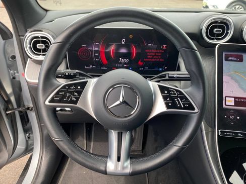 Used 2025 Mercedes-Benz GLC 300 image 32
