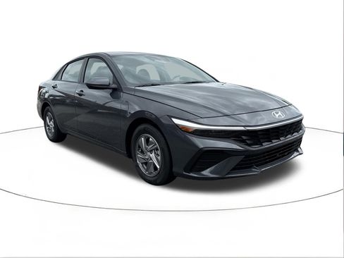 New 2026 Hyundai Elantra SE FWD image 1