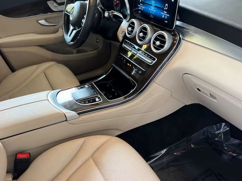 Used 2021 Mercedes-Benz GLC 300 4MATIC image 17