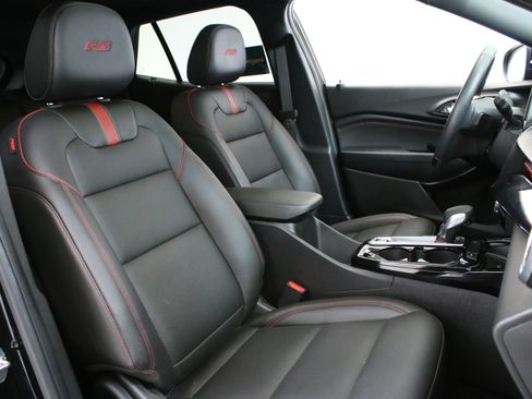 Certified 2024 Chevrolet Trax RS w/ Sunroof Package FWD image 32