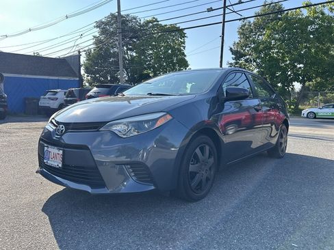 Used 2015 Toyota Corolla LE FWD image 1
