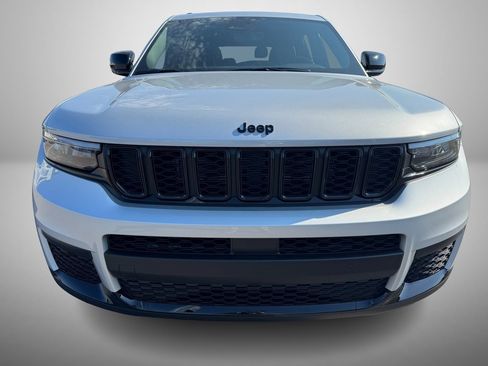 New 2025 Jeep Grand Cherokee L Altitude image 10