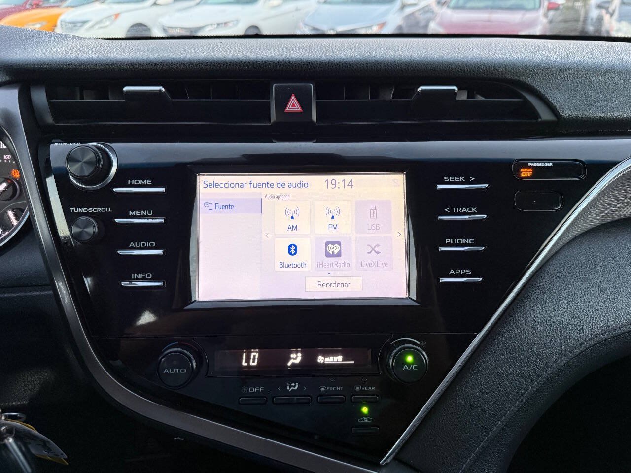 Used 2018 Toyota Camry SE FWD image 17
