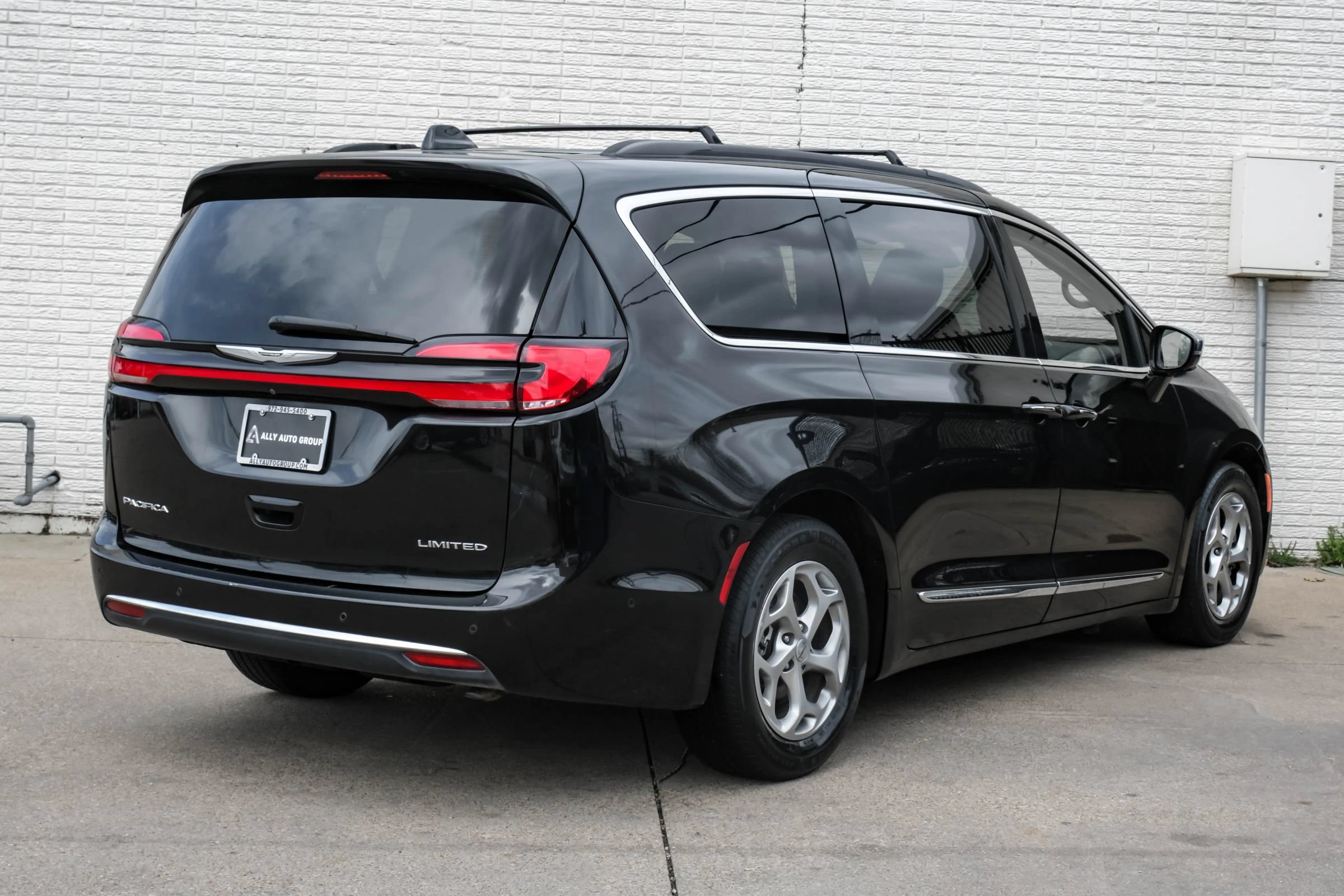 Used 2022 Chrysler Pacifica Limited FWD image 7