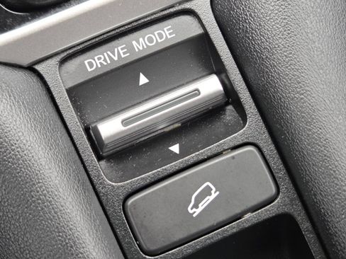Used 2024 Honda HR-V EX-L image 9