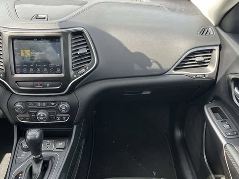 Used 2022 Jeep Cherokee Latitude Lux w/ Sun & Sound Group AWD/4WD image 19