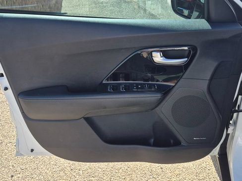 Used 2022 Kia Niro Touring Special Edition FWD image 11