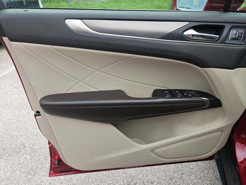 Used 2017 Lincoln MKC Premiere image 14