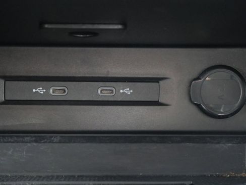 Used 2025 Volkswagen Taos SE image 21