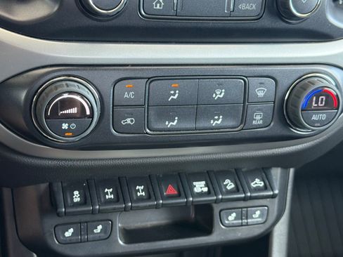 Used 2022 Chevrolet Colorado ZR2 AWD/4WD image 19