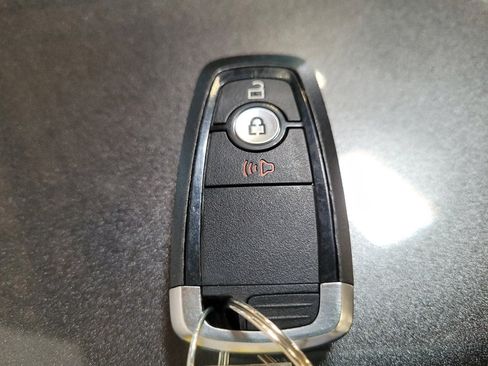 Used 2020 Ford Edge SE FWD image 32