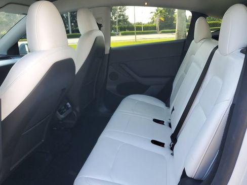 Used 2024 Tesla Model Y Long Range RWD image 14