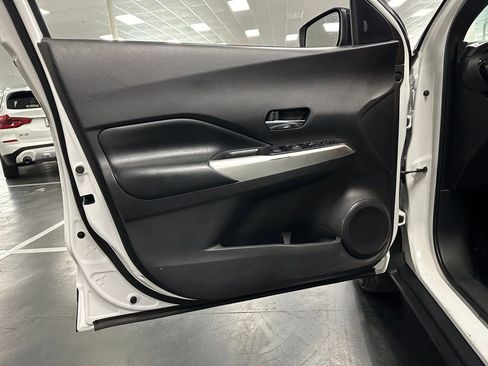 Used 2020 Nissan Kicks SR w/ SR Premium Package FWD image 13