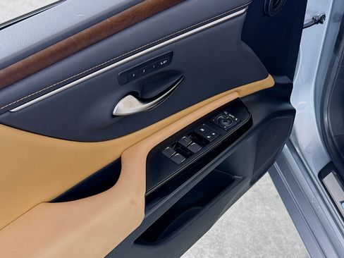 Used 2023 Lexus ES 350 w/ Premium Package image 19