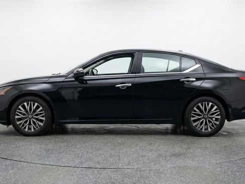 Used 2025 Nissan Altima 2.5 SV FWD image 5