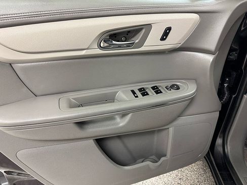 Used 2017 Chevrolet Traverse LS image 9