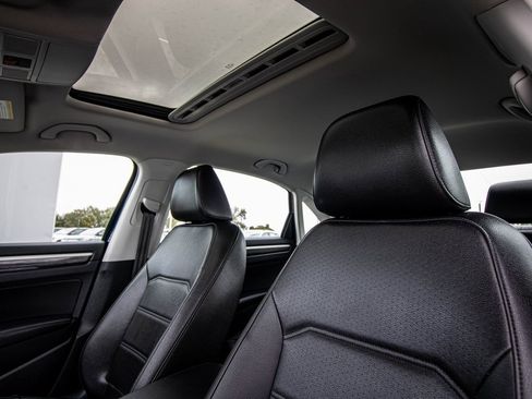 Used 2018 Volkswagen Passat 2.0T SE image 39