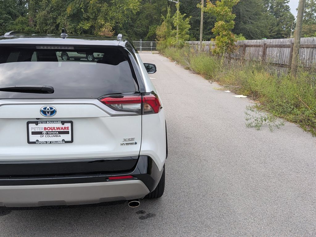 Used 2023 Toyota RAV4 XSE AWD/4WD image 8