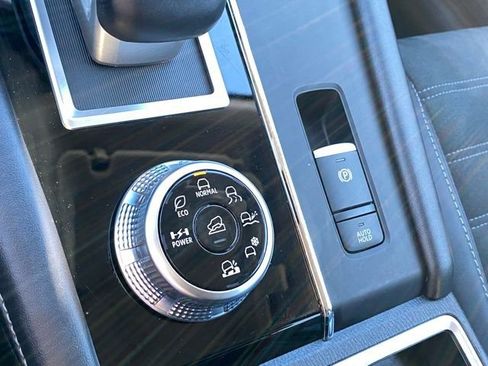 Used 2024 Mitsubishi Outlander 4WD Plug-In Hybrid image 20