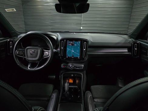Used 2021 Volvo XC40 P8 Recharge w/ Advanced Package image 11