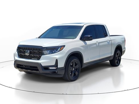 Used 2025 Honda Ridgeline Black Edition image 3