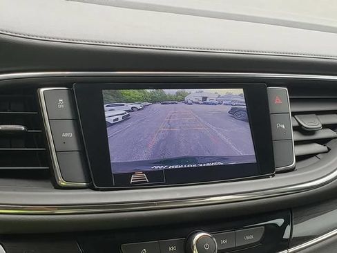 Used 2020 Buick Enclave Essence AWD/4WD image 18